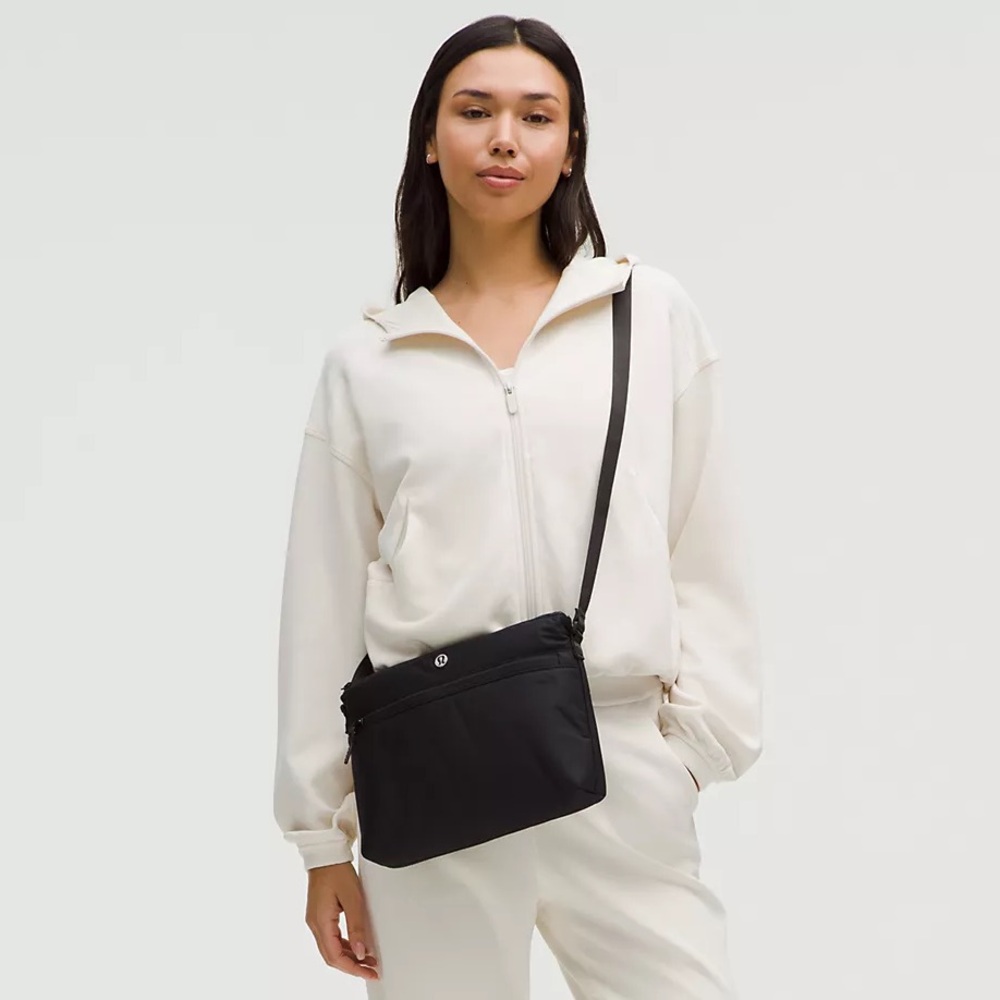 Lululemon New Parent Sling Crossbody Diaper Bag in Black